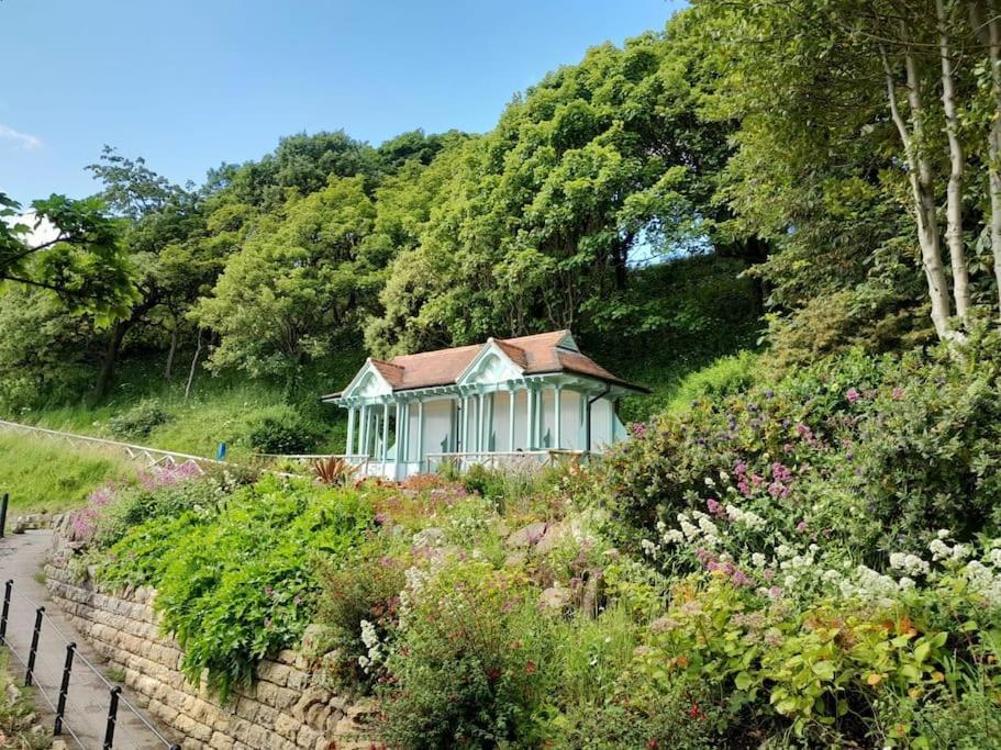 Edie's Hideaway * Scarborough